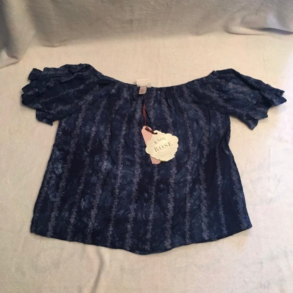 New with tags womens Off the Shoulder Top‎ xs